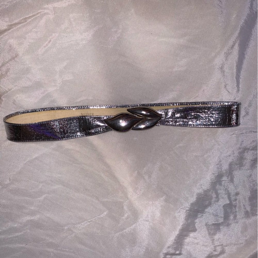 Vintage silver faux snake belt silver tone unique statement clasp buckle  32"